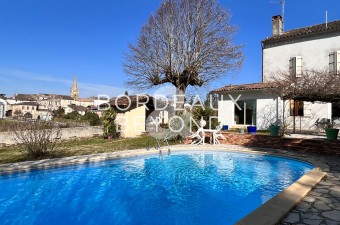 Charming stone Girondine with swimming pool located in Monségur. The property has three bedrooms and is spacious and comfortable, ideal for a break in the middle of the day. The outdoor area is beautiful, whether you want to take a dip in the pool, play p
