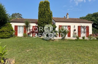 Charming single-storey property set in a lovely garden with mature trees, ideally located at the edge of a small village within easy reach of Duras and Eymet.