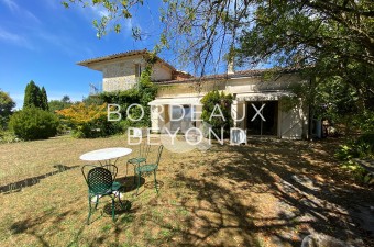 This unique property sits in 3 hectares of land on the right bank only 15 minutes from Bordeaux town centre and the gare Saint-Jean.