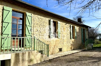 110 m2 house located 5 minutes from the center of Saint-Emilion.